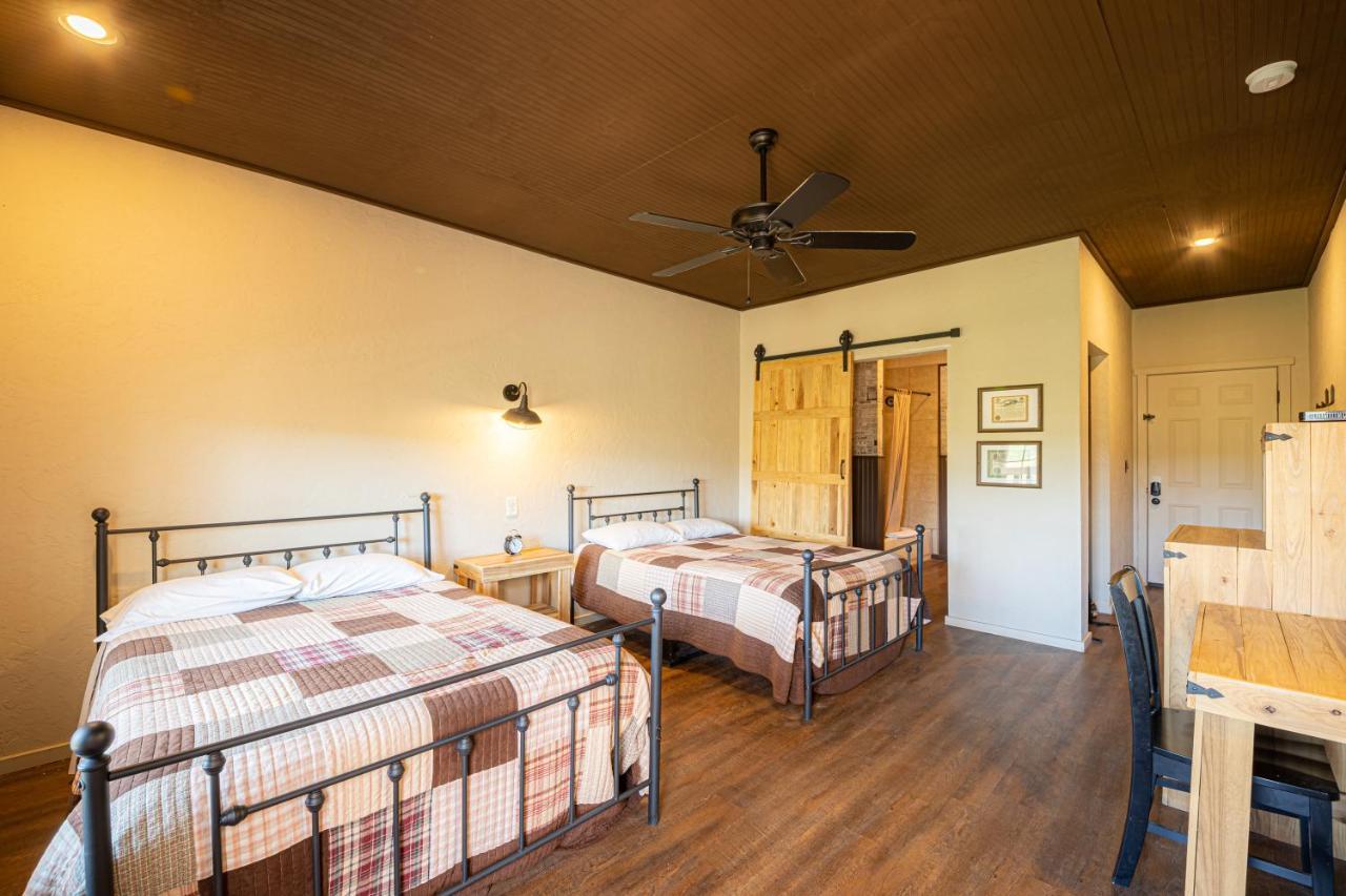 -Pet Friendly- Miners Cabin #5 -Two Double Beds - Private Balcony Tombstone Exteriör bild