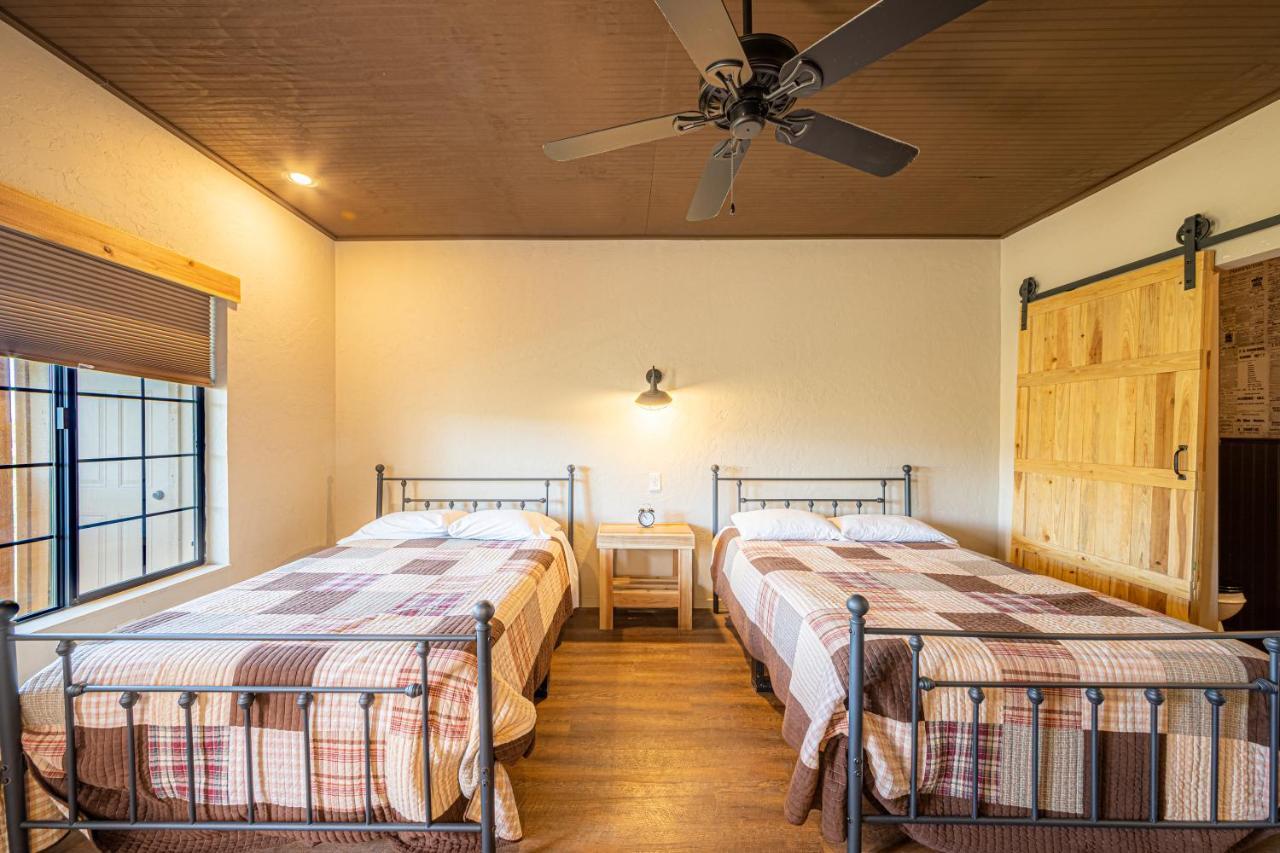 -Pet Friendly- Miners Cabin #5 -Two Double Beds - Private Balcony Tombstone Exteriör bild