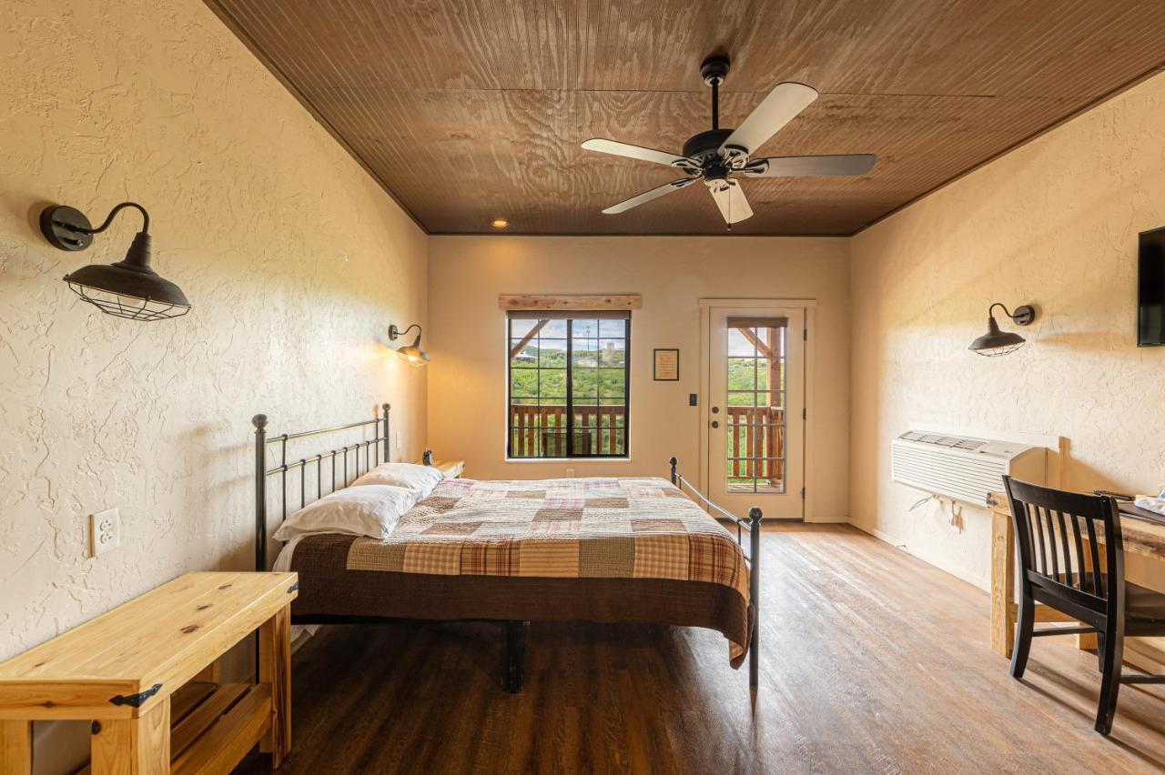 -Pet Friendly- Miners Cabin #5 -Two Double Beds - Private Balcony Tombstone Exteriör bild